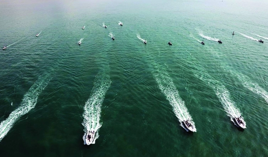 زوارق للحرس الثوري الإيراني تهدد أمن الخليج (مكة)