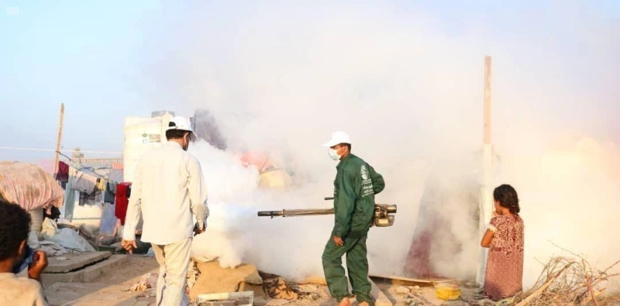 مركز الملك سلمان يكثف عمليات الرش (واس)