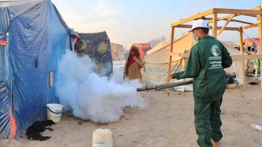 



حملة الرش الضبابي في حجة             (واس)