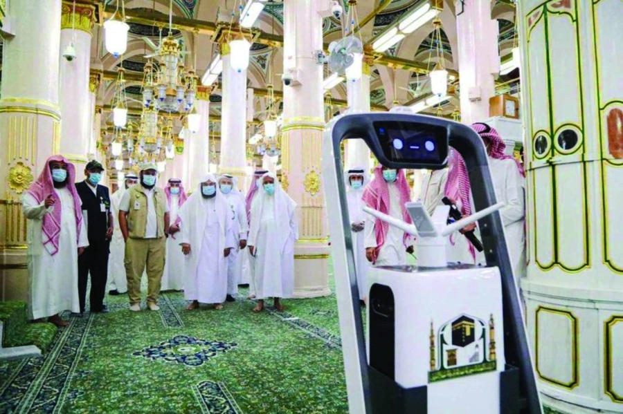 عبدالرحمن السديس خلال التدشين                    (مكة)