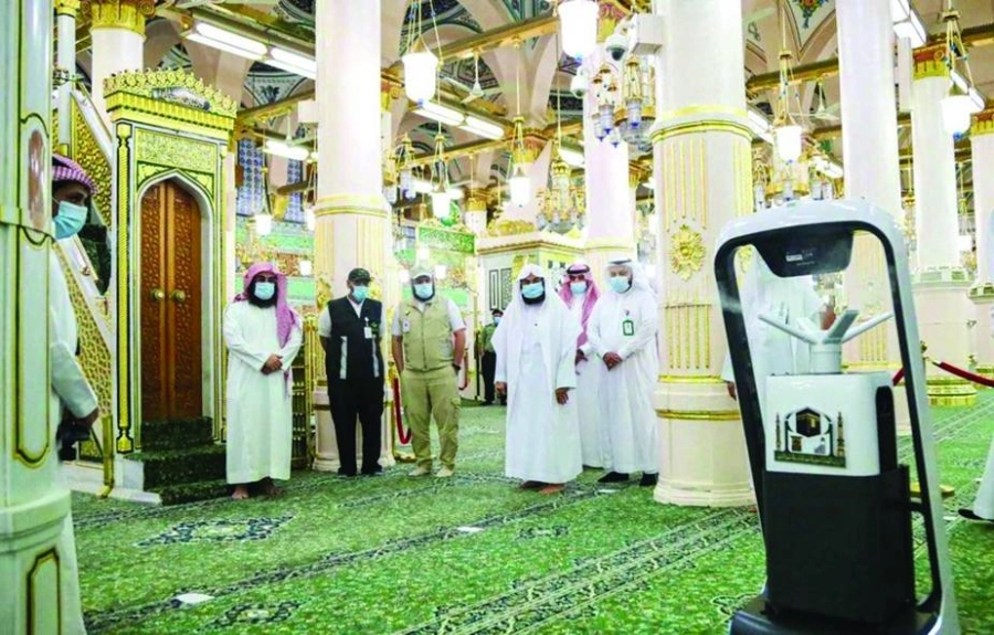 عبدالرحمن السديس خلال التدشين                    (مكة)