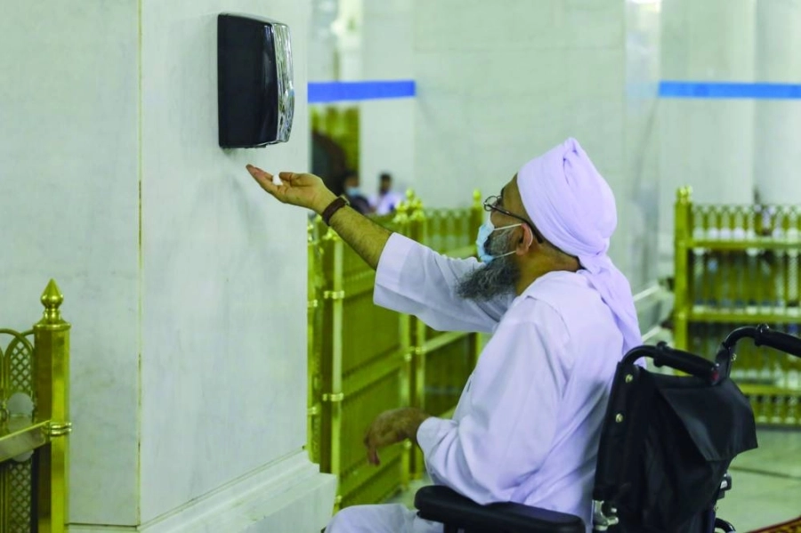 توفير المعقمات بالمصلى                                                                                                                                                                                        (مكة)