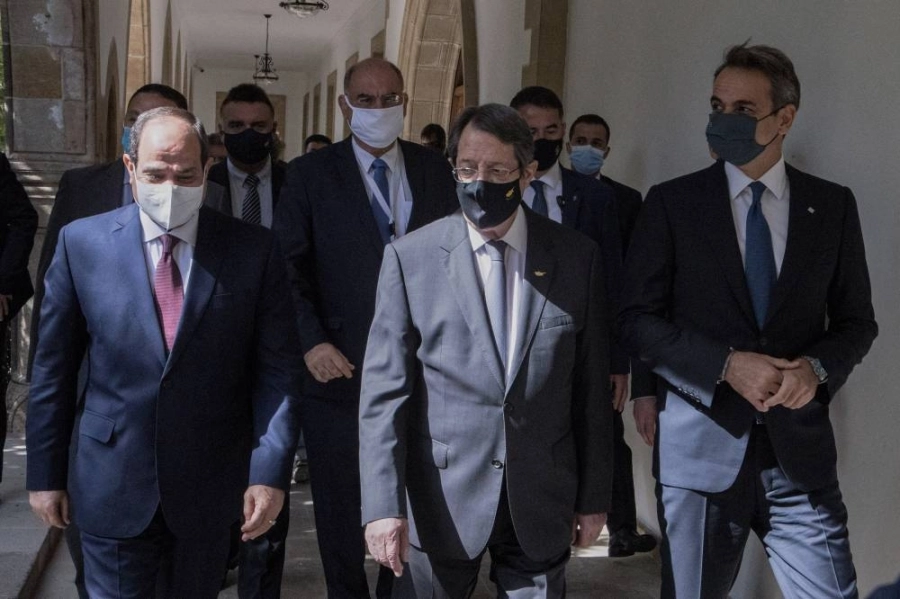 






زعماء مصر واليونان وقبرص في القمة الثلاثية                                      (د ب أ)