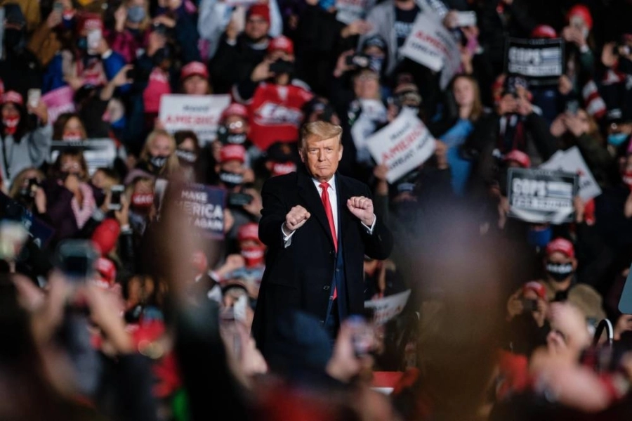 ترمب وسط مناصريه (د ب أ)