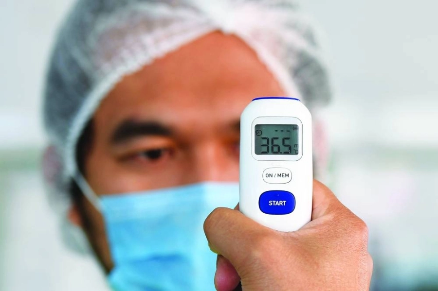 






قياس حرارة العاملين