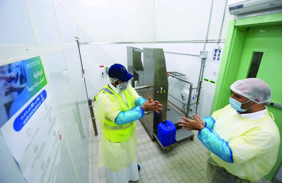 






من إجراءات التعقيم في المنشآت                                 (مكة)