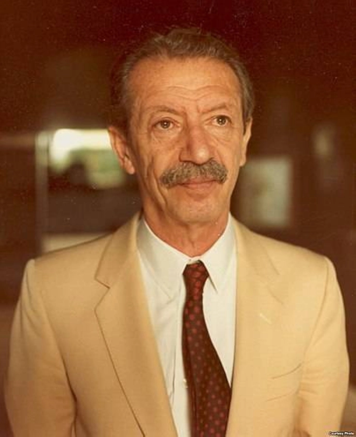 






شابور بختيار