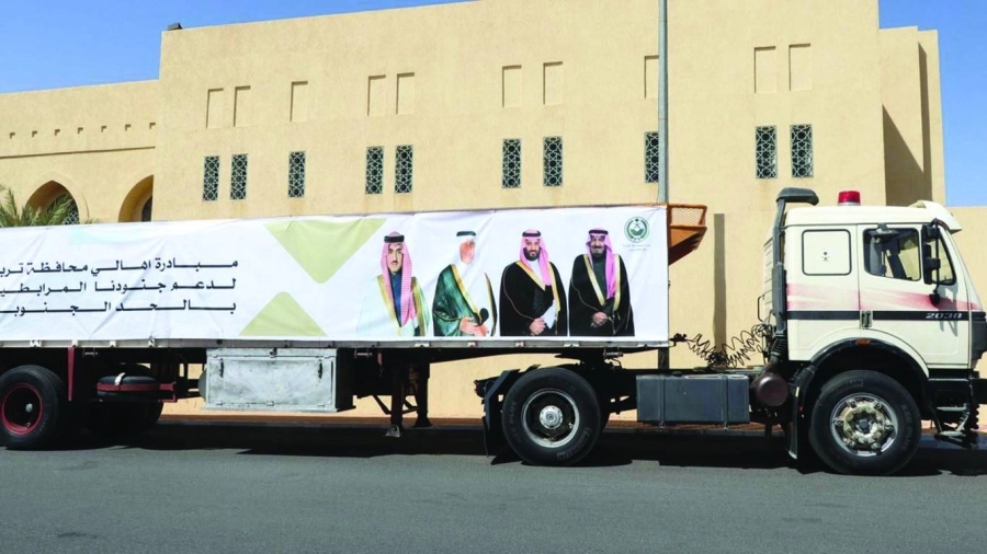 شاحنات محملة بالتمور  متوجهة إلى الحد الجنوبي                                                   (مكة)