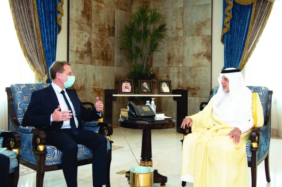 






خالد الفيصل لدى استقباله لودفيك بوي