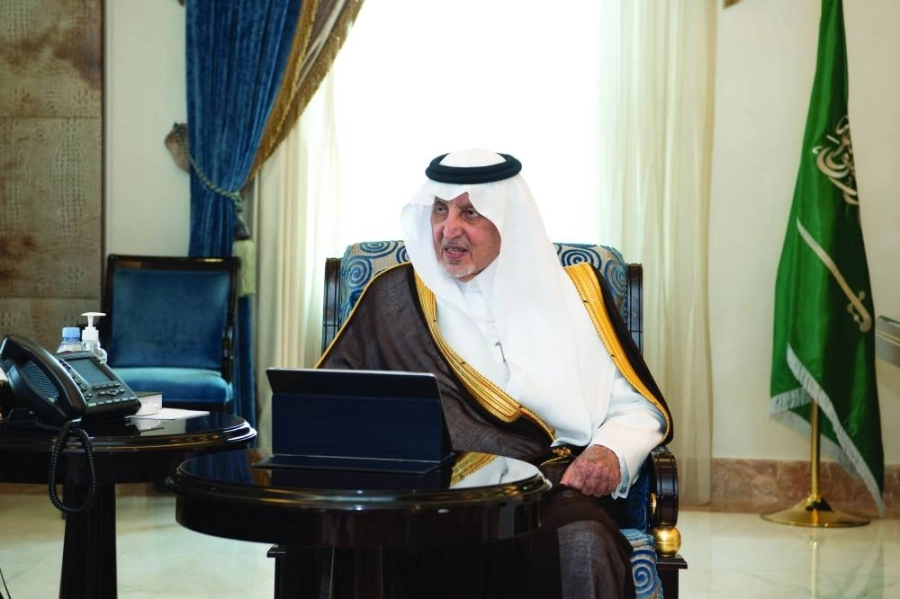 






خالد الفيصل خلال تدشين الخارطة الحرارية واستقباله معدي القحطاني                                       (مكة)