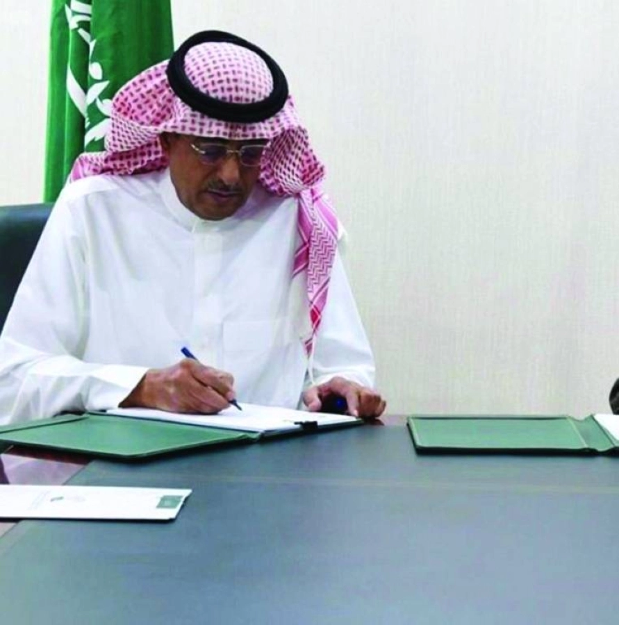 






أحمد البيز يوقع اتفاقية مالي      (واس)