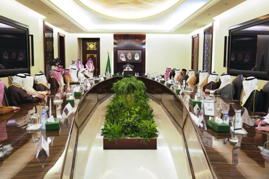 خالد الفيصل مترئسا الاجتماع (مكة)