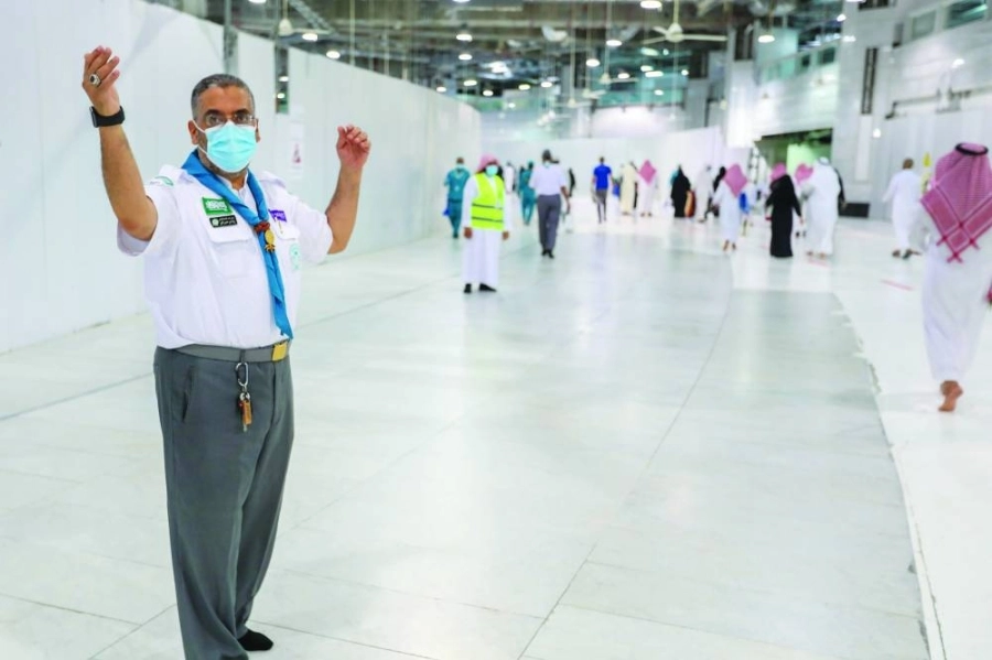 من العمل التطوعي بالمسجد الحرام (مكة) 