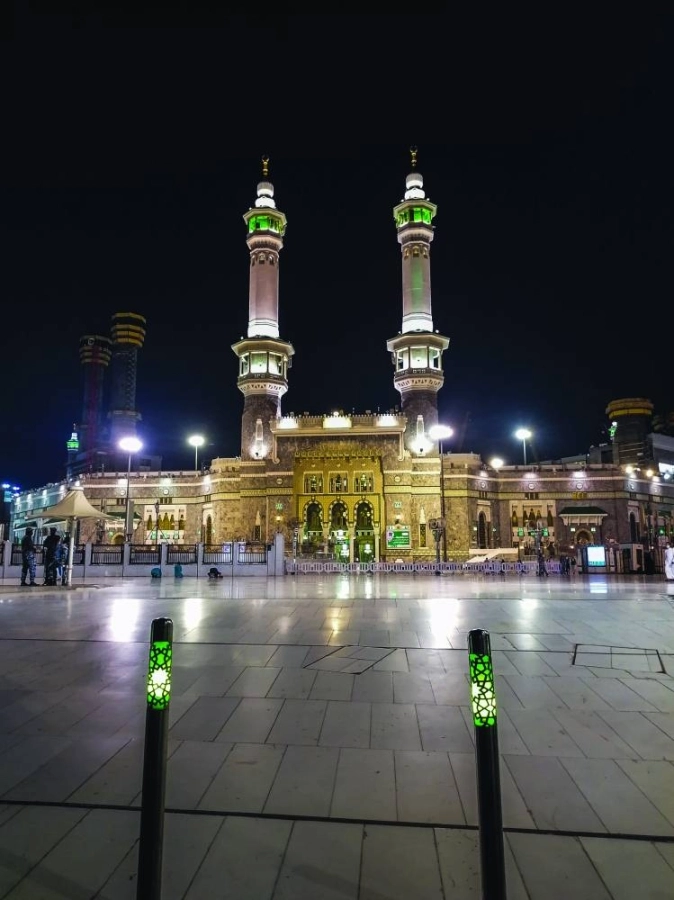 






ساحات المسجد الحرام                             (أنس الحارثي)