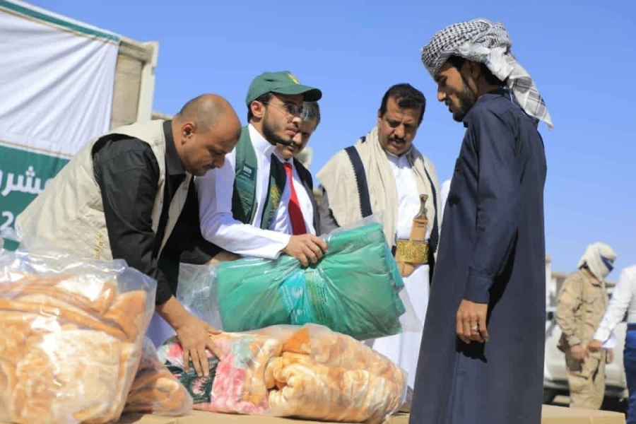 مركز الملك سلمان للإغاثة يدشن مشروع توزيع 12 ألف حقيبة شتوية للنازحين في محافظات يمنية عدة