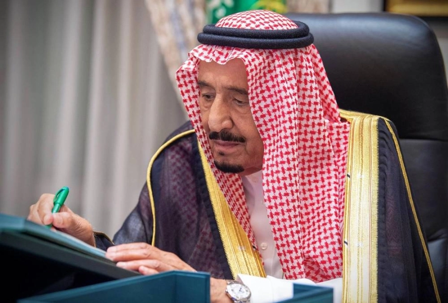 خادم الحرمين خلال جلسة مجلس الوزراء  (واس)