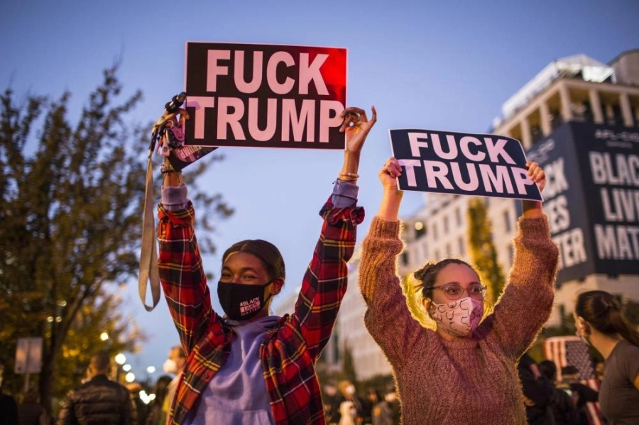 مناهضون للرئيس الحالي ترمب (د ب أ)