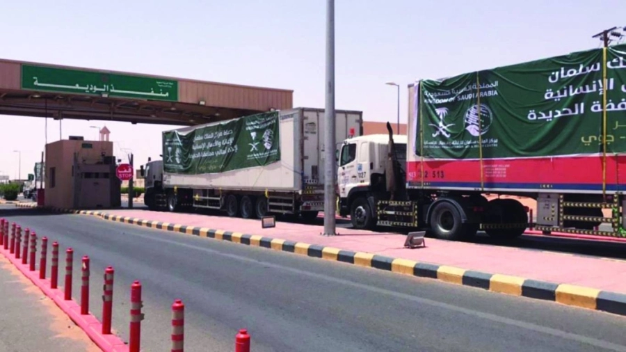 






الشاحنات تعبر منفذ الوديعة                                                               (واس)