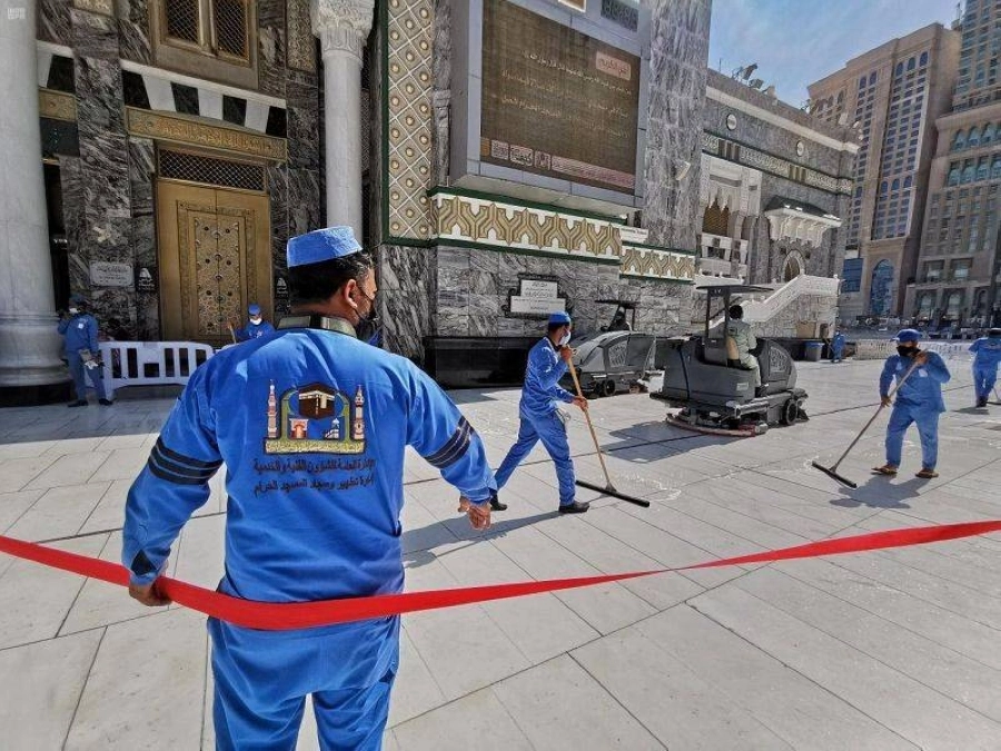 جانب من تعقيم الحرم الشريف