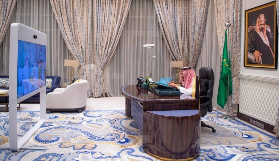 






الملك سلمان لدى ترؤسه جلسة مجلس الوزراء عبر الاتصال المرئي أمس الأول                                                                                                                                        (واس)