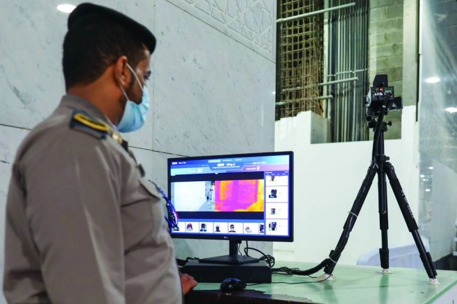 إدارة الأمن خلال تنظيم عملية دخول وخروج المصلين        