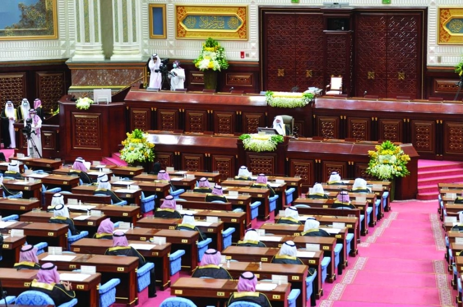 أعضاء مجلس الشورى يستمعون للكلمة