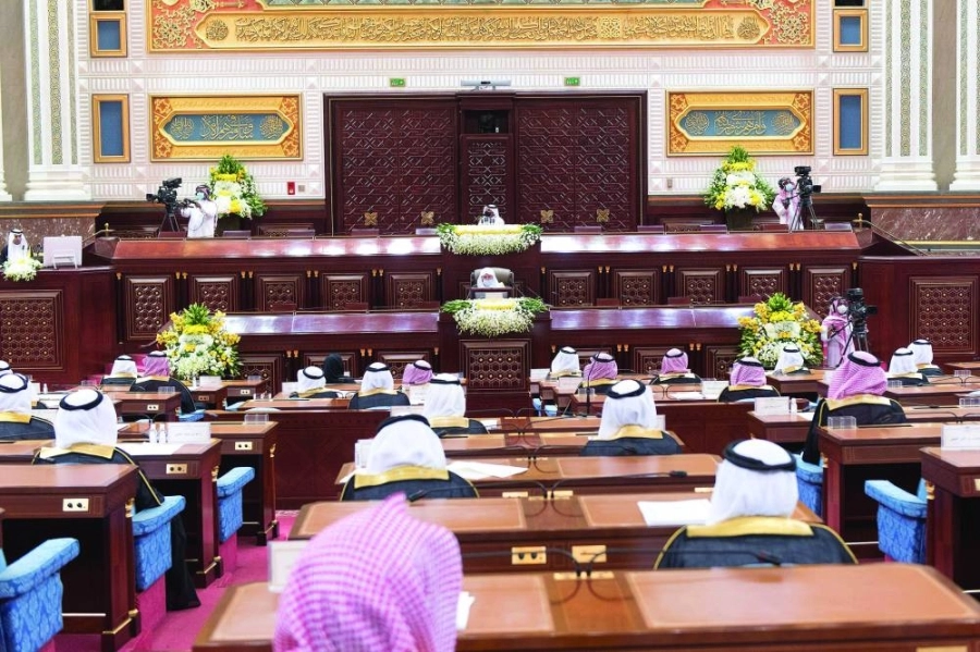 أعضاء مجلس الشورى يستمعون للكلمة