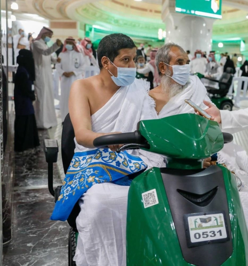 مستفيدون من تطبيق تنقل  (مكة)