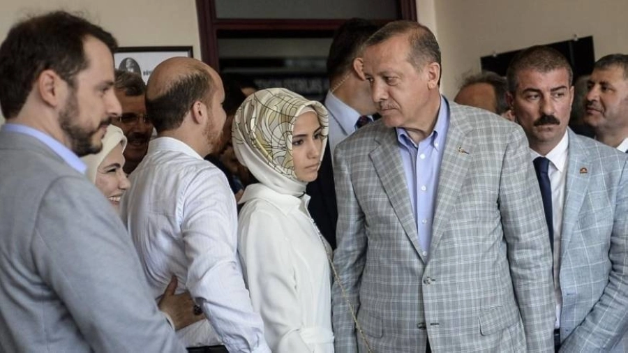 إردوغان مع أفراد من أسرته (مكة)