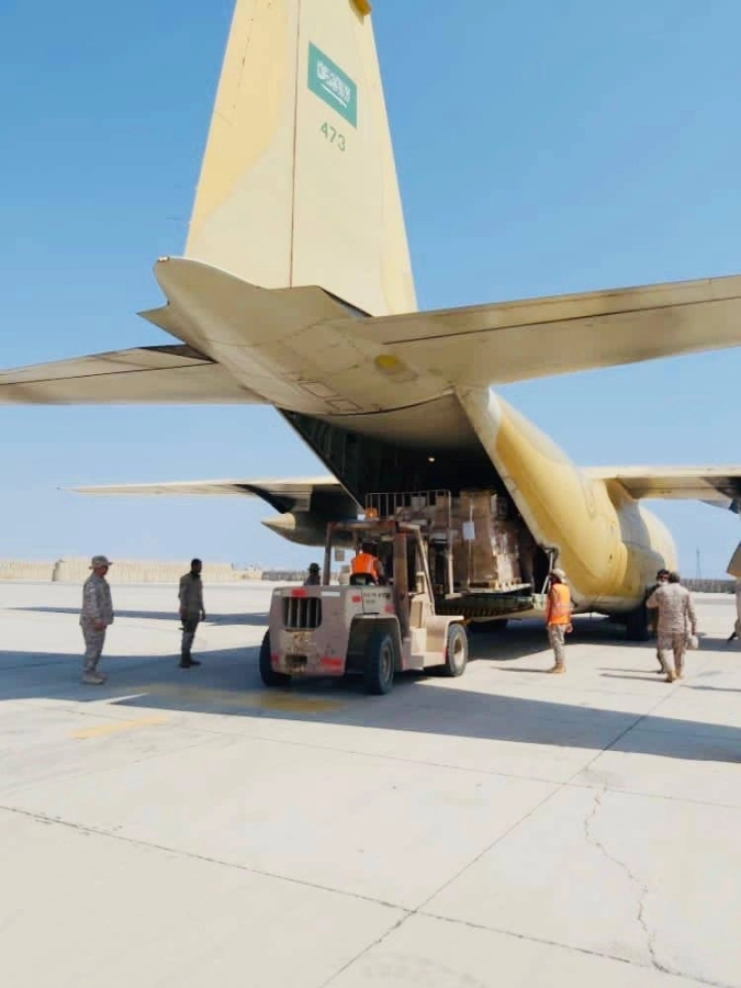 وصول شحنة أدوية إلى عدن 4