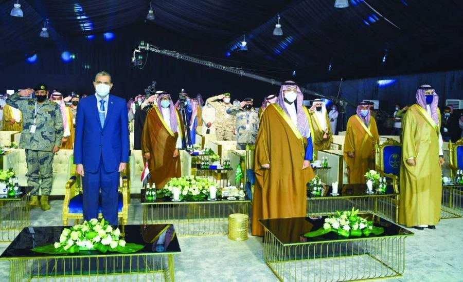 أثناء عزف السلامين                 (مكة)