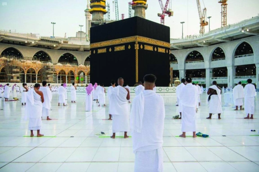 






معتمرون يصلون صلاة الاستسقاء بالمسجد الحرام                       (مكة)