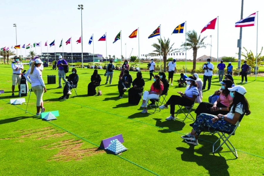 






ملتحقات بنادي السيدات للجولف يستمعن لشرح عن أبجديات اللعبة                                                                                               (مكة)