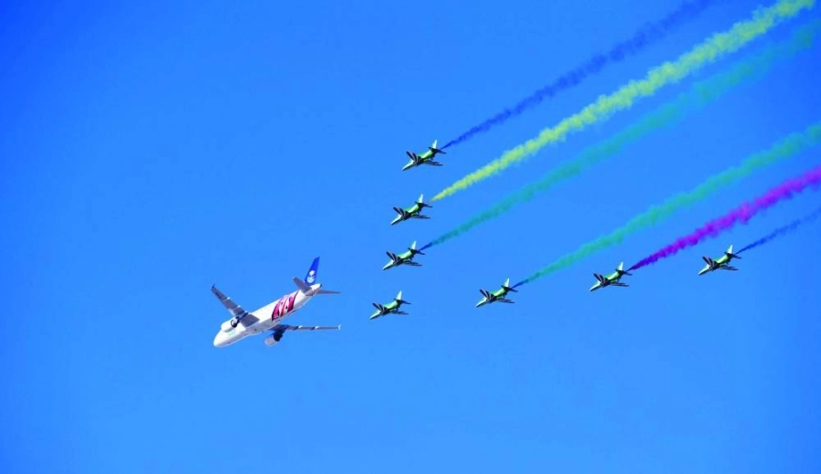 من العروض الجوية المصاحبة لقمة العشرين بالرياض أمس                                   (مكة)