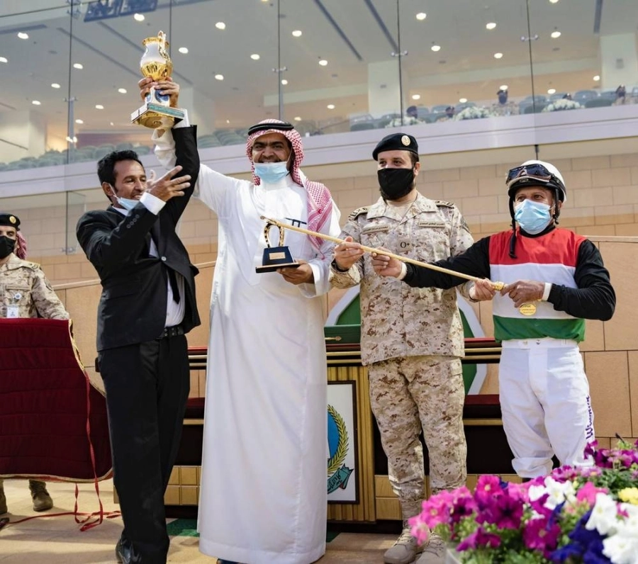 "حتم وحلاف" بطلا كأسي "كلية الملك خالد ومجلس الإدارة"