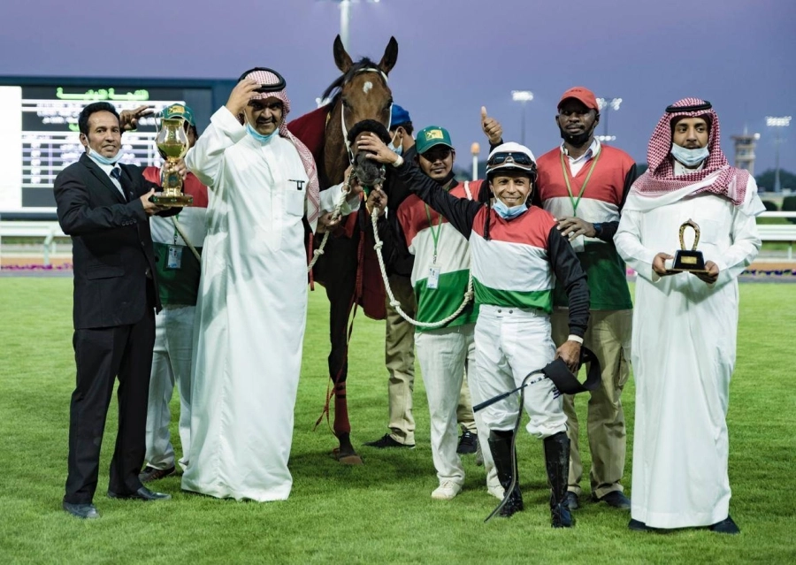 "حتم وحلاف" بطلا كأسي "كلية الملك خالد ومجلس الإدارة"