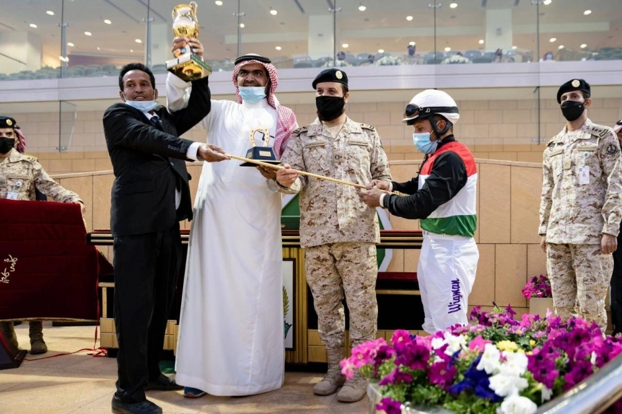 "حتم وحلاف" بطلا كأسي "كلية الملك خالد ومجلس الإدارة"