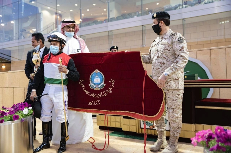 "حتم وحلاف" بطلا كأسي "كلية الملك خالد ومجلس الإدارة"