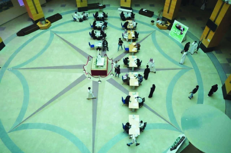 






الطلاب خلال الاختبار                                                                     (مكة)