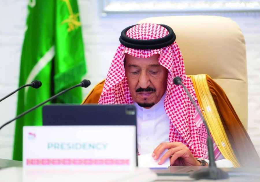 






خادم الحرمين خلال الجلسة الختامية                                                                                                  (واس)