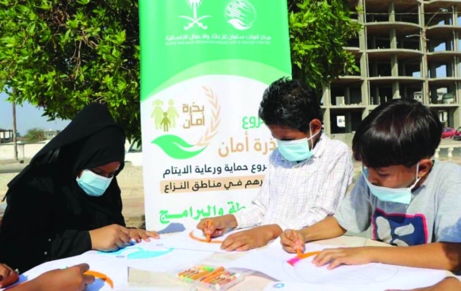 أطفال يرسمون ويستعرضون مواهبهم (واس)