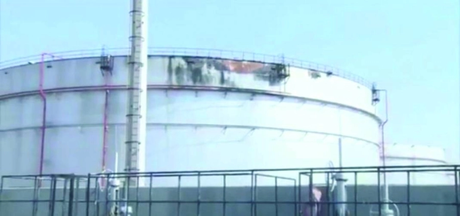 



خزان الوقود بمحطة توزيع المنتجات البترولية بجدة                                 (مكة)