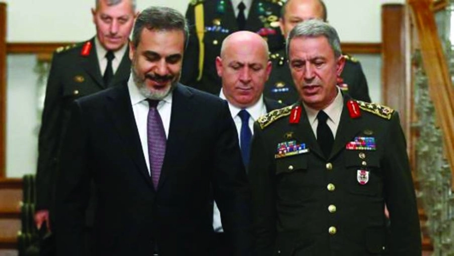 






وزير الدفاع التركي مع هاكان فيدان                                              (مكة)