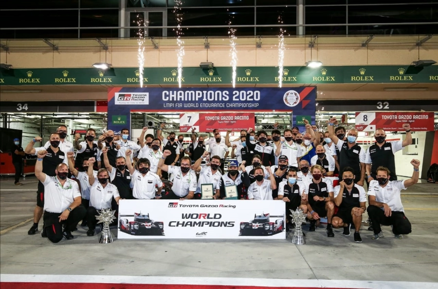  فريق جازو للسباقات الفائز بسباق البحرين 8 ساعات