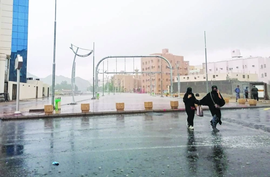 الأمطار الغزيرة التي شهدتها العاصمة المقدسة أمس (أنس الحارثي)