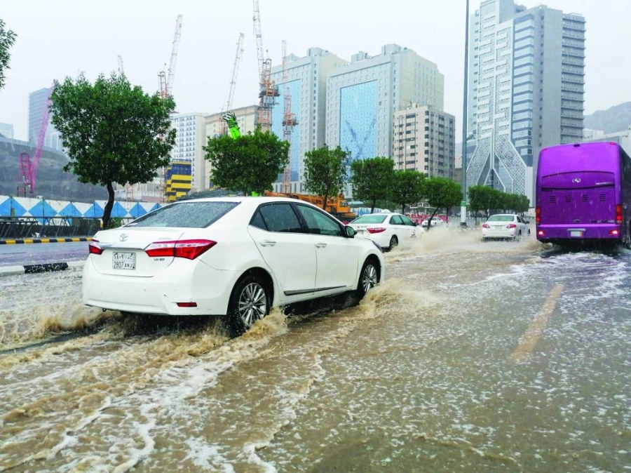 






الأمطار الغزيرة التي شهدتها العاصمة المقدسة أمس              (أنس الحارثي)