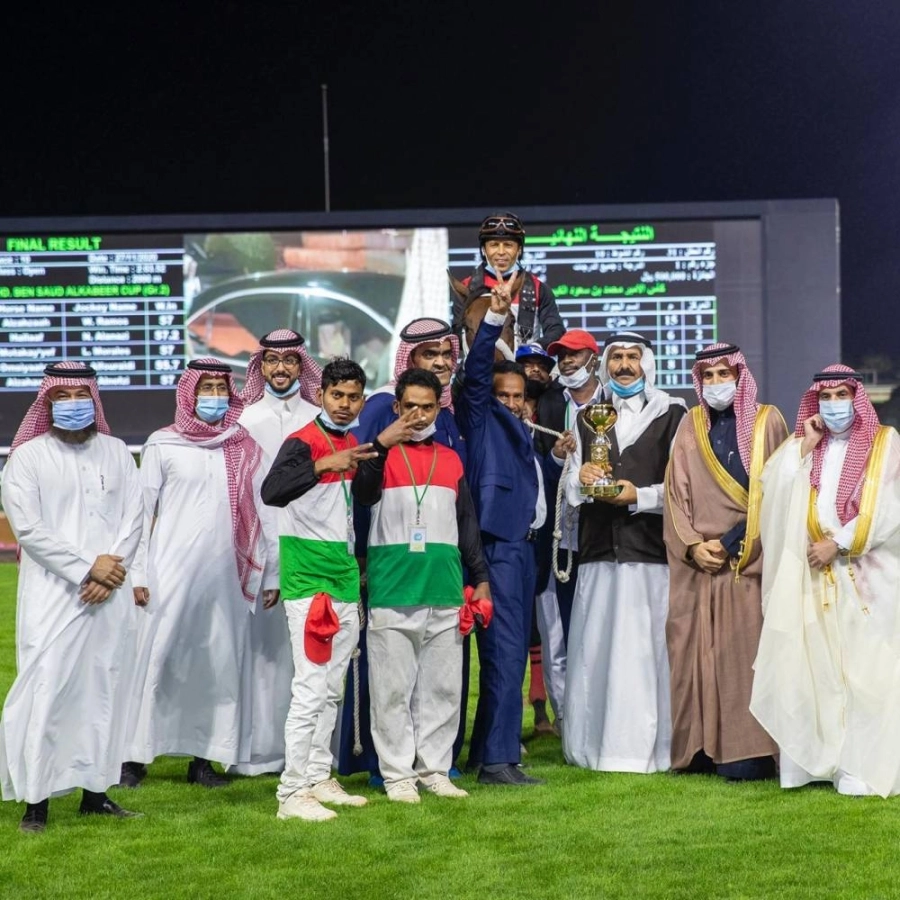 جانب من رعاية أمير منطقة الرياض لكأس الوفاء