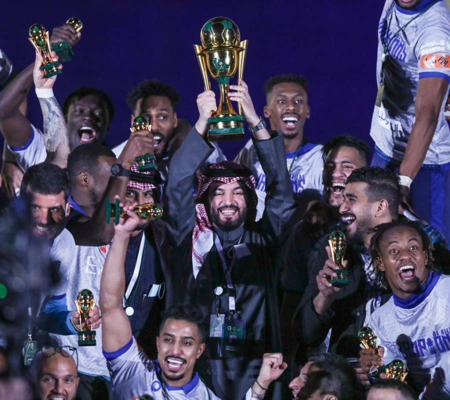 تتويج الهلال أمس بكأس خادم الحرمين الشريفين (مكة)