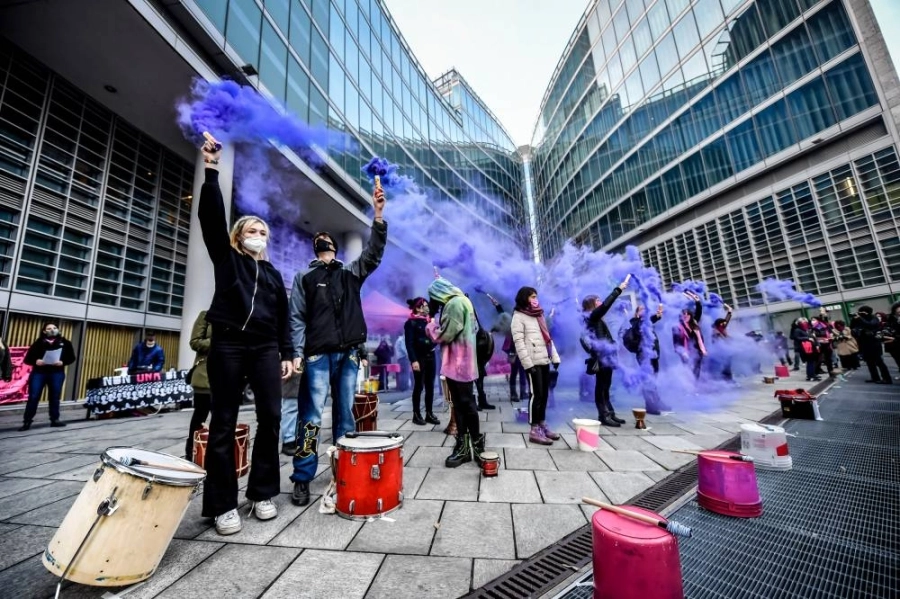 مظاهرة احتجاجية بمناسبة اليوم العالمي للقضاء على العنف ضد المرأة في مدينة ميلانو بإيطاليا
