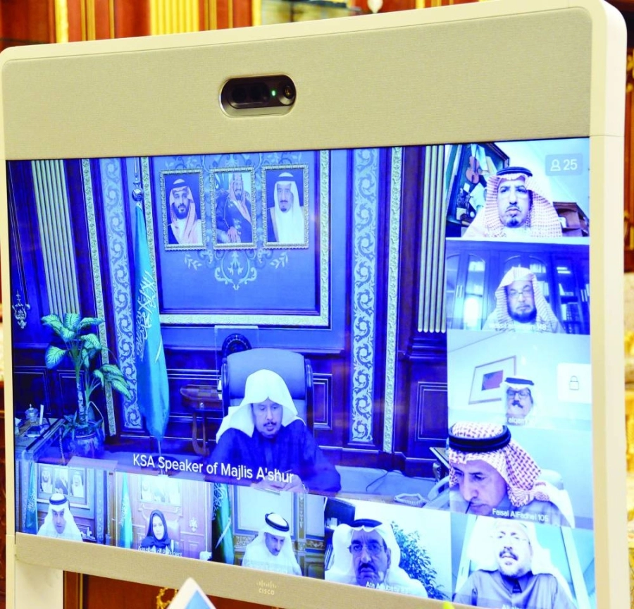 






عبدالله آل الشيخ مترئسا الجلسة عبر الاتصال المرئي                        (مكة)